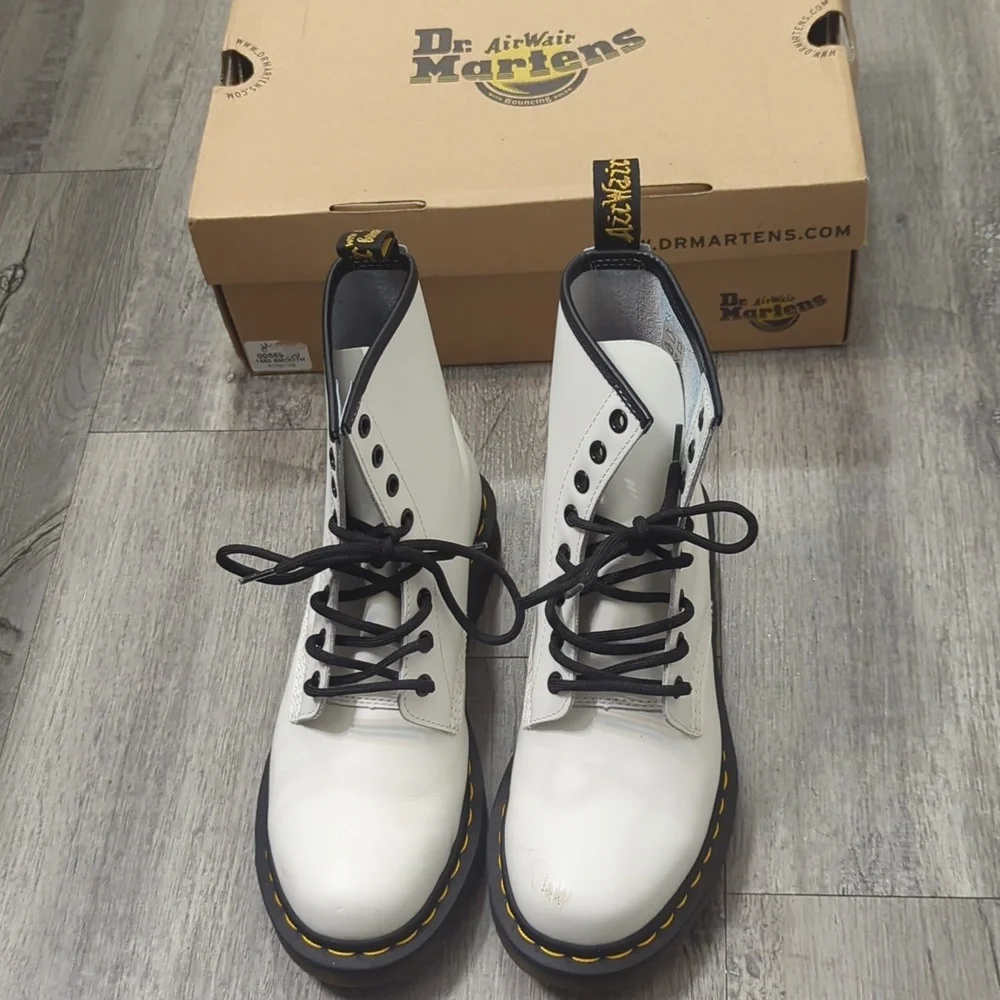 Dr. Martens - Picture 4 of 11